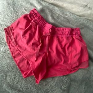 Lululemon Hotty Hot Low-Rise Lined Short 2.5”